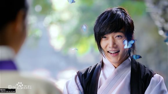 崔振赫（或翻译为崔真赫、崔镇赫）( / Choi Jin Hyuk / Kim Tae Ho)崔振赫作品图册前后照片