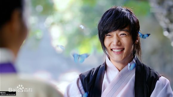 崔振赫（或翻译为崔真赫、崔镇赫）( / Choi Jin Hyuk / Kim Tae Ho)崔振赫作品图册前后照片