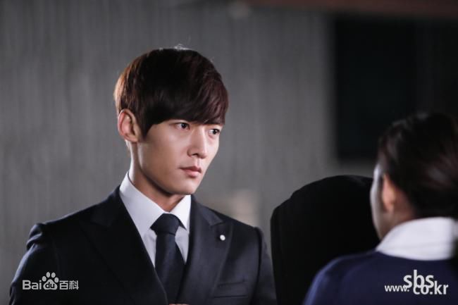 崔振赫（或翻译为崔真赫、崔镇赫）( / Choi Jin Hyuk / Kim Tae Ho)崔振赫作品图册前后照片