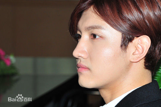 沈昌珉(，Max，チャンミン)出席纳税者之日活动生活照相册