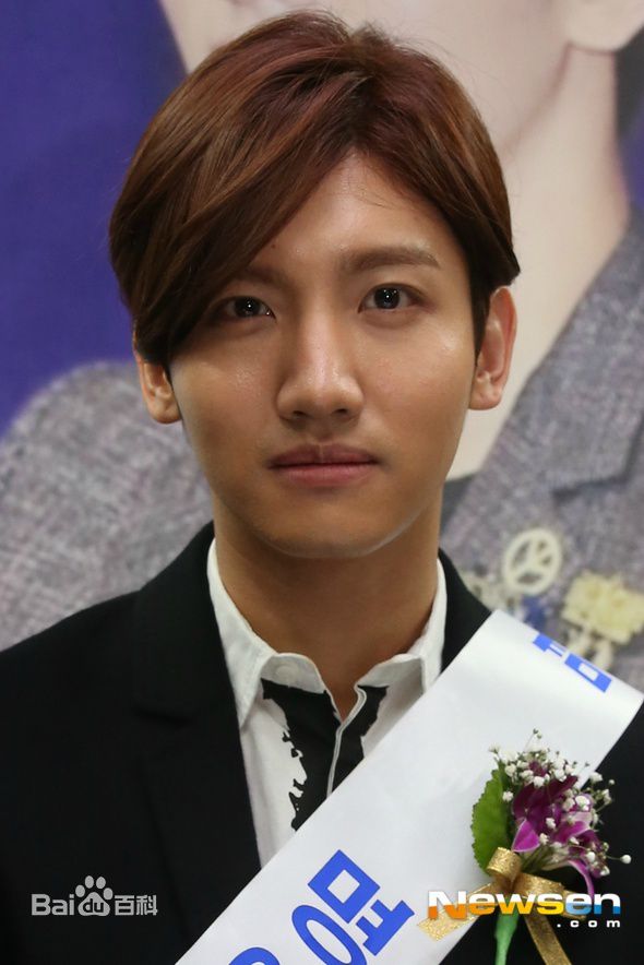 沈昌珉(，Max，チャンミン)出席纳税者之日活动生活照相册