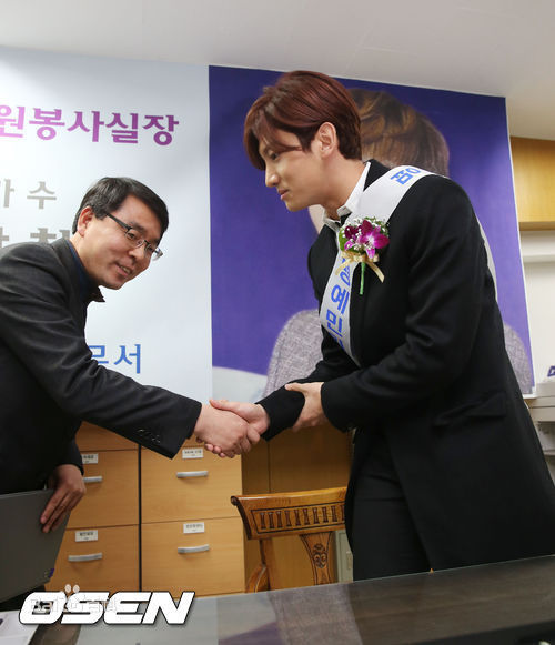 沈昌珉(，Max，チャンミン)出席纳税者之日活动生活照相册