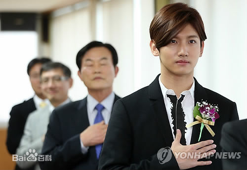 沈昌珉(，Max，チャンミン)出席纳税者之日活动生活照相册