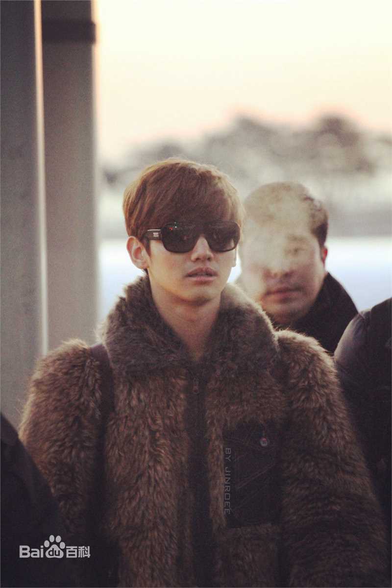 沈昌珉(，Max，チャンミン)机场美图性感图片图集