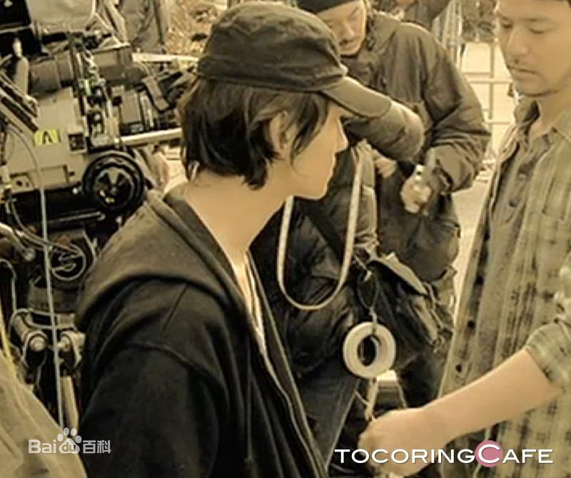 沈昌珉(，Max，チャンミン)拥抱黄金飞翔生活照