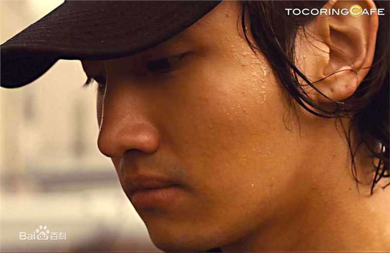 沈昌珉(，Max，チャンミン)拥抱黄金飞翔生活照