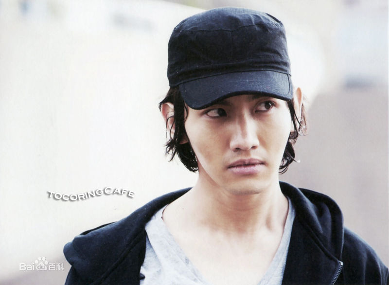 沈昌珉(，Max，チャンミン)拥抱黄金飞翔生活照