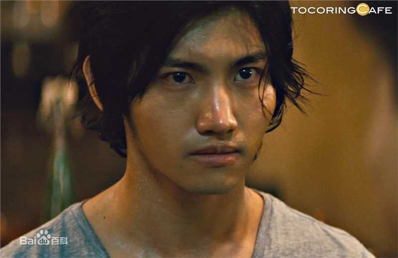 沈昌珉(，Max，チャンミン)拥抱黄金飞翔生活照