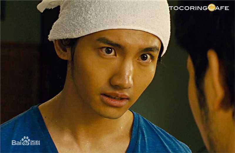 沈昌珉(，Max，チャンミン)拥抱黄金飞翔生活照