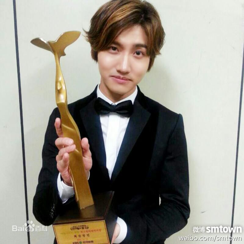 沈昌珉(，Max，チャンミン)获奖性感图片图集