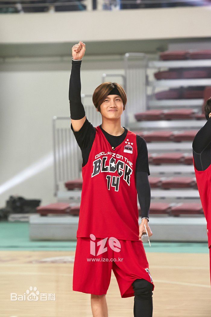 沈昌珉(，Max，チャンミン)我们小区艺体能性感图片图集