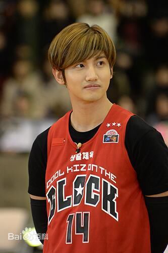 沈昌珉(，Max，チャンミン)我们小区艺体能性感图片图集