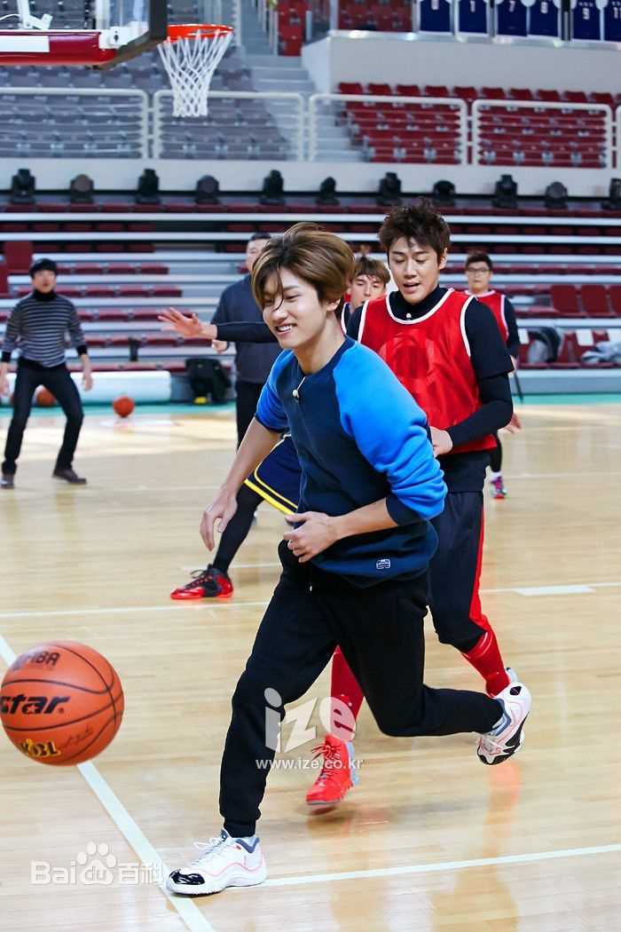 沈昌珉(，Max，チャンミン)我们小区艺体能性感图片图集