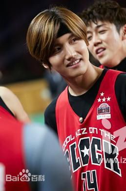 沈昌珉(，Max，チャンミン)我们小区艺体能性感图片图集