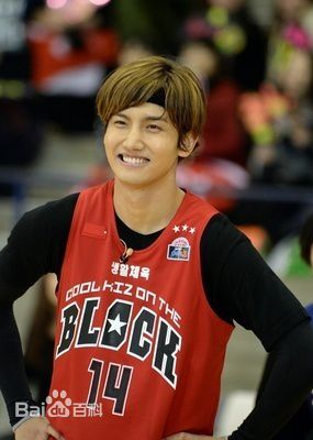 沈昌珉(，Max，チャンミン)我们小区艺体能性感图片图集