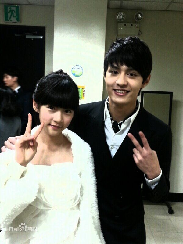 都枝寒(Do Ji Han)生活照壁纸壁纸