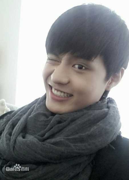 都枝寒(Do Ji Han)生活照壁纸壁纸