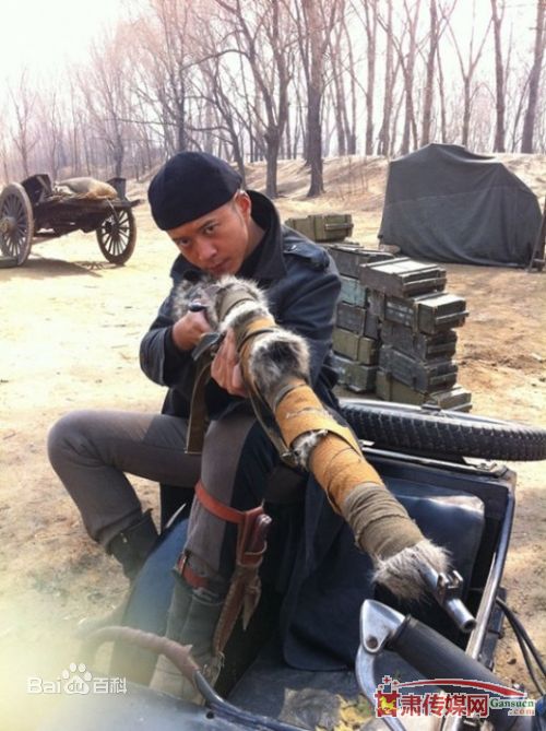 杨奇鸣(Yang Qi Ming)《炮火》最新剧照