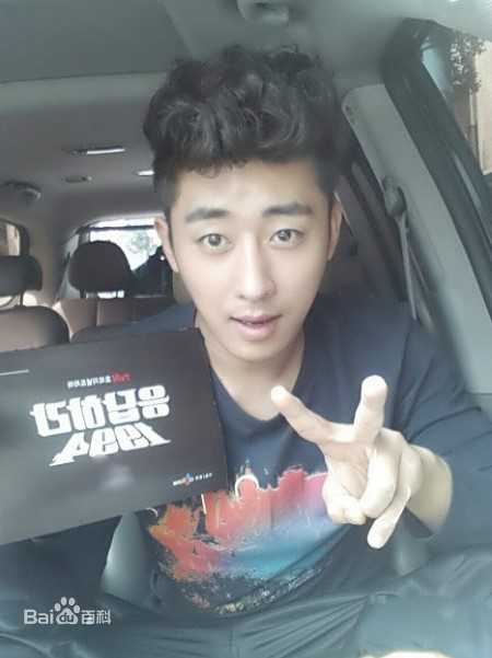 孙浩俊()（）素颜照相册