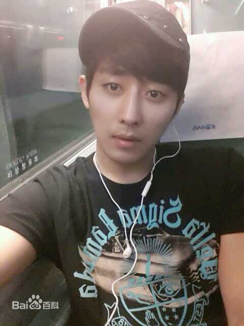 孙浩俊()（）素颜照相册