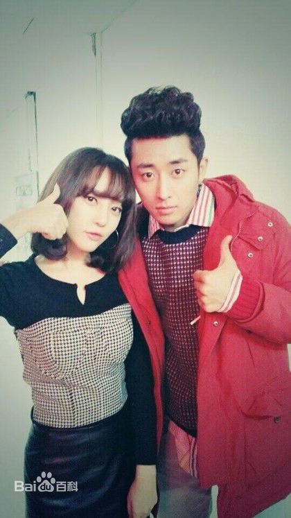 孙浩俊()（与好友合照）生活照相册