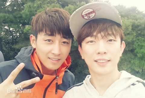 孙浩俊()（与好友合照）生活照相册