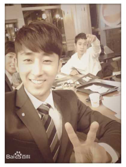 孙浩俊()（与好友合照）生活照相册