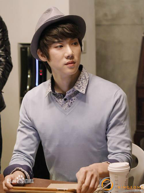 柳演锡(/Yoo Yeon-seok)最新杂志图壁纸