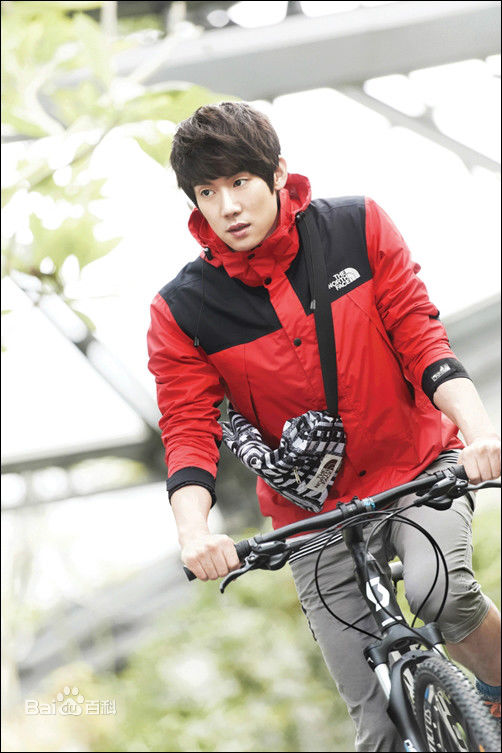 柳演锡(/Yoo Yeon-seok)最新杂志图壁纸