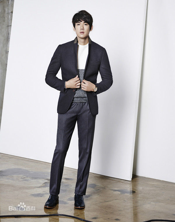 柳演锡(/Yoo Yeon-seok)最新杂志图壁纸