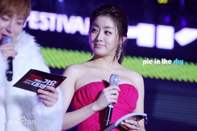 姜素拉(カン ソラ、Kang So-ra)MC壁纸壁纸