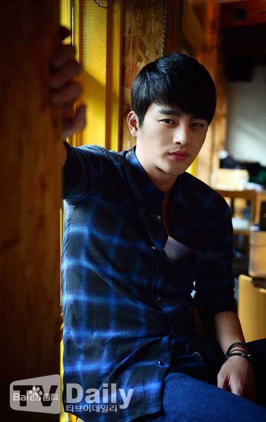 徐仁国(/Seo In Guk/ソ イングク)最新杂志画报图集