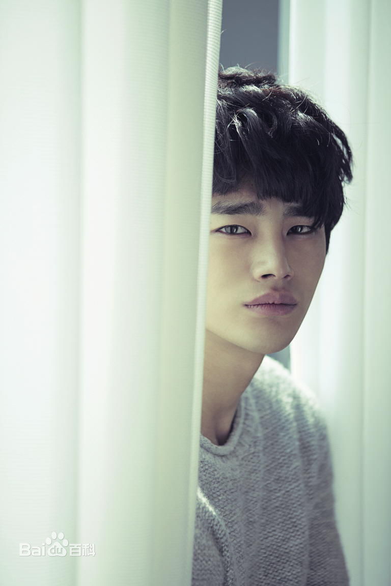 徐仁国(/Seo In Guk/ソ イングク)专辑造型图前后照片