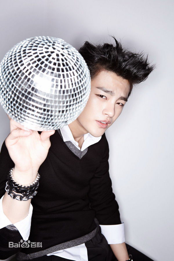 徐仁国(/Seo In Guk/ソ イングク)专辑造型图前后照片