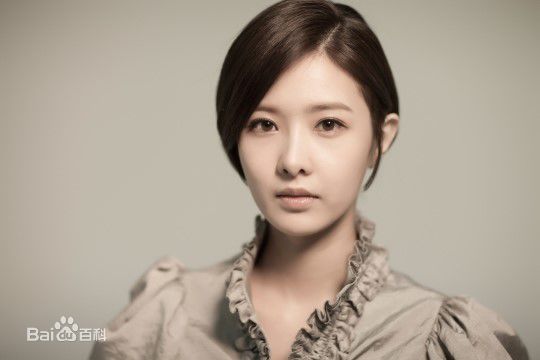 金釉利（正确汉字名）(/Kim Yuri)清潭洞爱丽丝 饰申印画壁纸壁纸