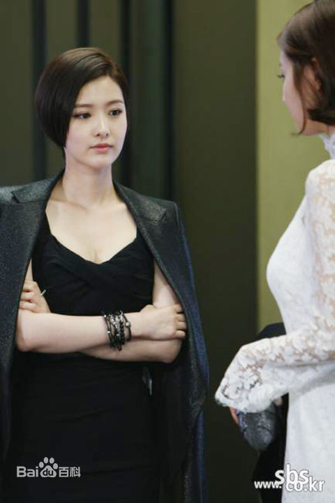 金釉利（正确汉字名）(/Kim Yuri)清潭洞爱丽丝 饰申印画壁纸壁纸