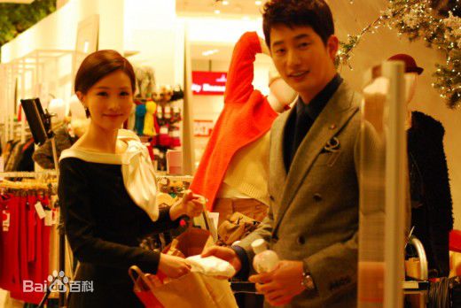 金釉利（正确汉字名）(/Kim Yuri)清潭洞爱丽丝 饰申印画壁纸壁纸