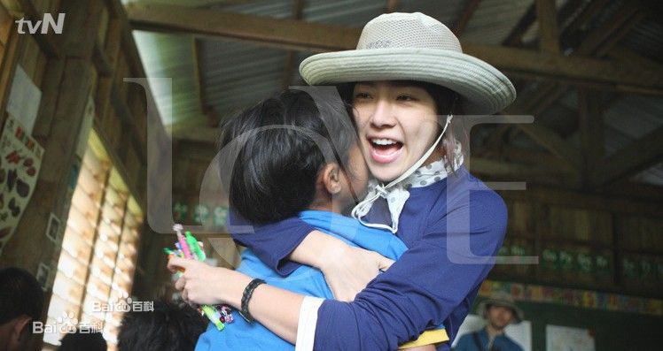 精选韩志旼（mín）(Han Ji Min)在《我们已经是朋友了》菲律宾慈善之行中的图册