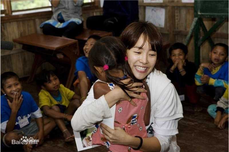 精选韩志旼（mín）(Han Ji Min)在《我们已经是朋友了》菲律宾慈善之行中的图册