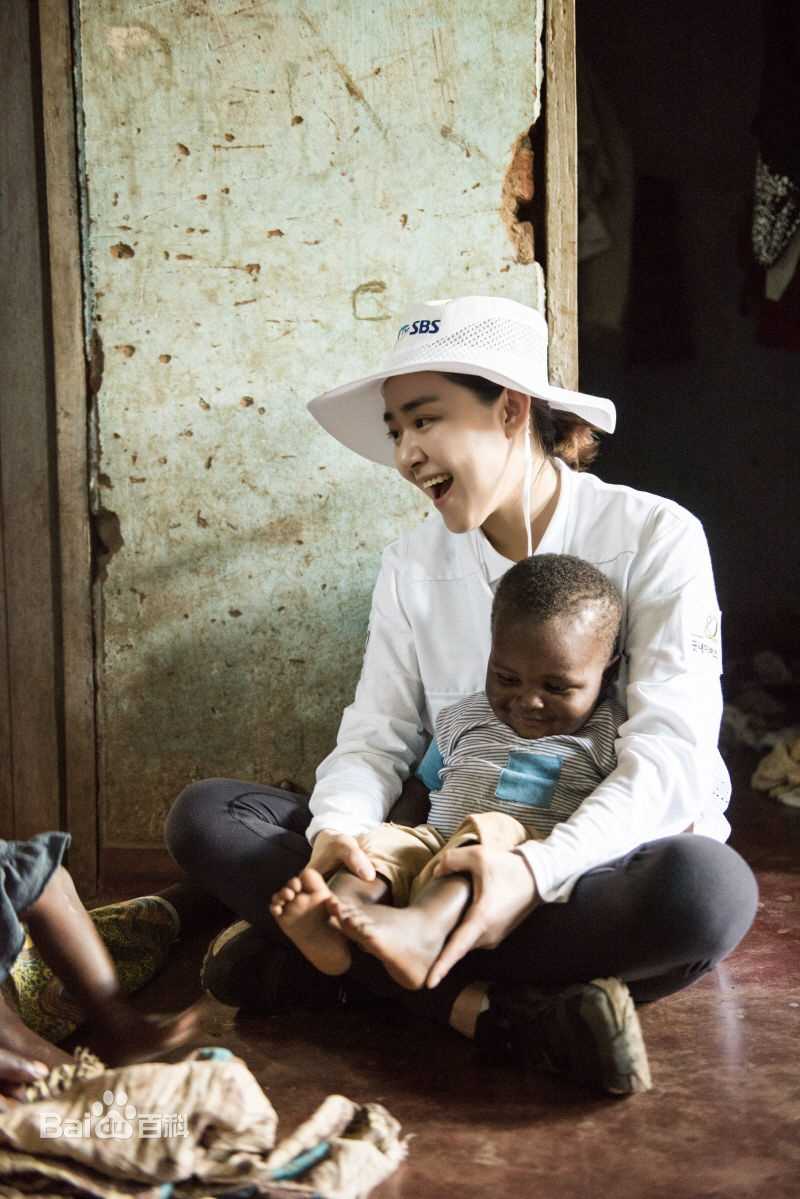 文瑾莹(Moon Geun Young)非洲志愿者服务活动生活照