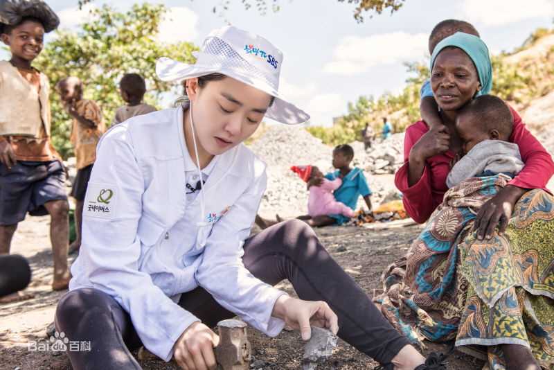 文瑾莹(Moon Geun Young)非洲志愿者服务活动生活照