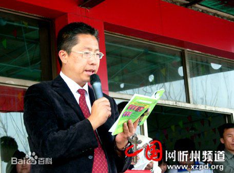 李阳疯狂英语创始人