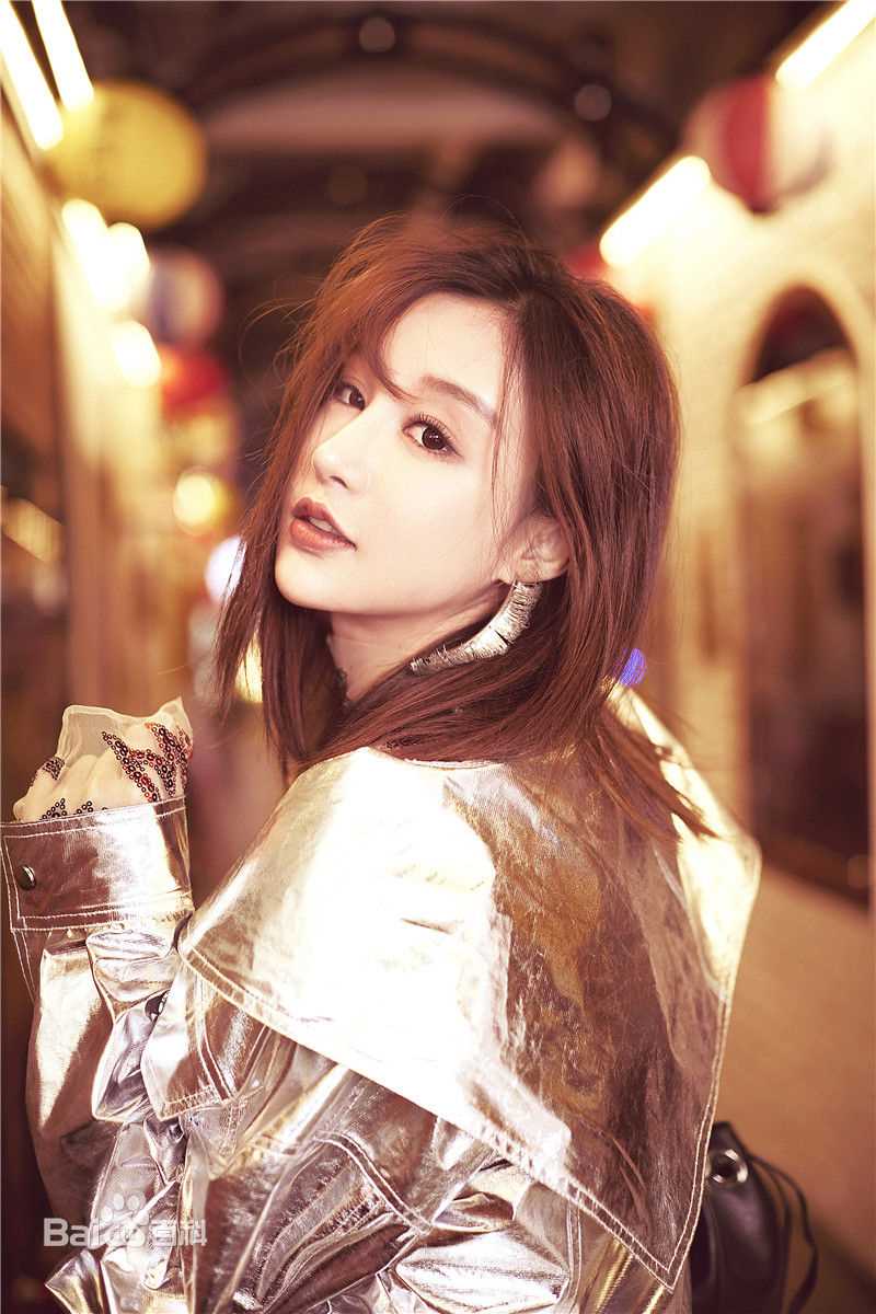 刘羽琦(IZUMI)街拍性感图片壁纸