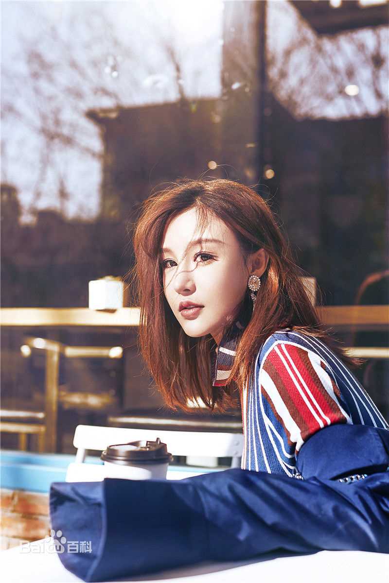 刘羽琦(IZUMI)街拍性感图片壁纸