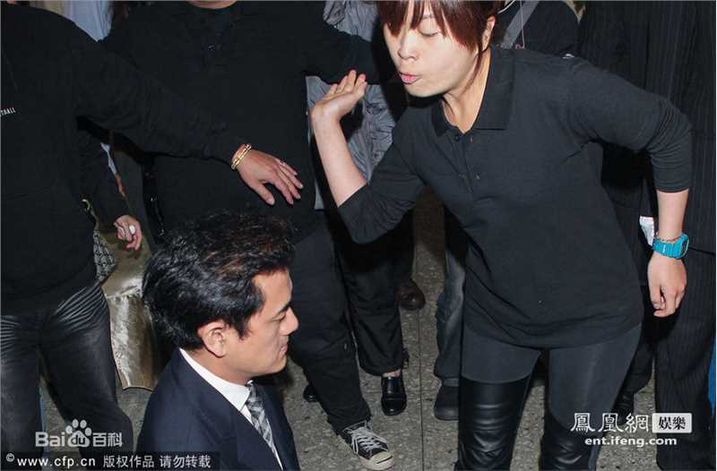 陈俊生(Jonathan Chen)拜祭女友性感图片图集