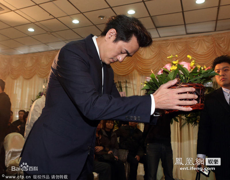 陈俊生(Jonathan Chen)拜祭女友性感图片图集