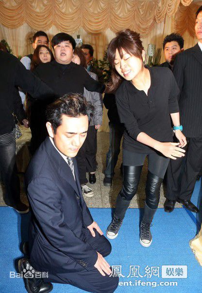 陈俊生(Jonathan Chen)拜祭女友性感图片图集