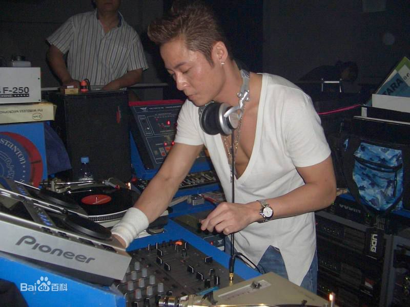 蔡一杰(Remus Choy)生活照生活照相册