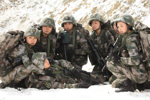 最优质郑伊涵(Moon)在《麻辣女兵》夏夏中的相册