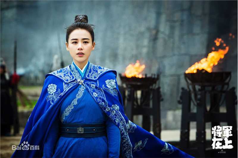 马思纯(Sandra)将军在上前后照片